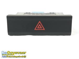 Begagnade Nödbelysningsbrytare Volkswagen T-Roc I 1.0 TSI 110 12V Pris € 5,00 Marginaltabell erbjuds av Autodemontagebedrijf De Ooyevaar