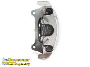 Używane Zacisk hamulcowy prawy przód Toyota Yaris IV (P21/PA1/PH1) 1.5 12V Hybrid Cena € 39,99 Procedura marży oferowane przez Autodemontagebedrijf De Ooyevaar