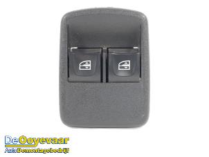 Begagnade Brytare, eldrivna fönster Dacia Lodgy (JS) 1.2 TCE 16V Pris € 5,00 Marginaltabell erbjuds av Autodemontagebedrijf De Ooyevaar