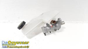 Begagnade Huvudcylinder Peugeot 208 II (UB/UH/UP) 1.2 Vti 12V PureTech 75 Pris € 39,99 Marginaltabell erbjuds av Autodemontagebedrijf De Ooyevaar