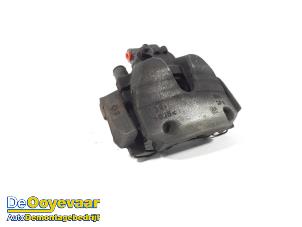 Begagnade Främre bromsok, höger Opel Corsa E 1.3 CDTi 16V ecoFLEX Pris € 9,99 Marginaltabell erbjuds av Autodemontagebedrijf De Ooyevaar