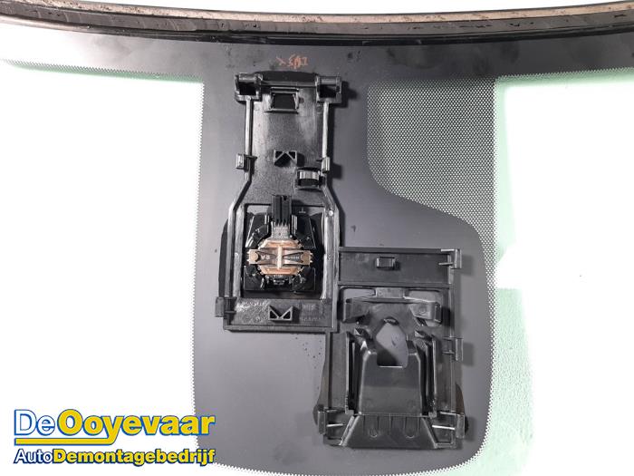 Framruta från en Citroën C3 Aircross I (2C/2R) 1.2 e-THP PureTech 110 2018