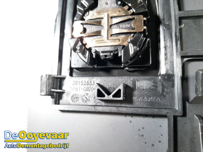 Framruta från en Citroën C3 Aircross I (2C/2R) 1.2 e-THP PureTech 110 2018