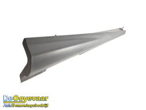 Gebruikte Zijskirt links Ford Focus 3 1.0 Ti-VCT EcoBoost 12V 100 Prijs € 49,99 Margeregeling aangeboden door Autodemontagebedrijf De Ooyevaar