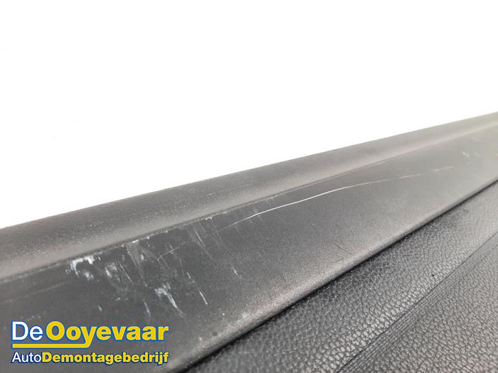 Skydd, bagageutrymme från en Volkswagen Passat Variant (3C5) 1.6 TDI 16V Bluemotion 2010