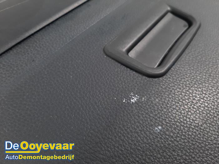 Skydd, bagageutrymme från en Volkswagen Passat Variant (3C5) 1.6 TDI 16V Bluemotion 2010