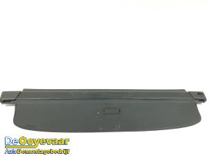 Begagnade Skydd, bagageutrymme Volkswagen Passat Variant (3C5) 1.6 TDI 16V Bluemotion Pris € 29,99 Marginaltabell erbjuds av Autodemontagebedrijf De Ooyevaar