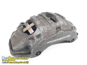 Begagnade Främre bromsok, höger Porsche Panamera (970) 3.6 V6 24V Pris € 299,99 Marginaltabell erbjuds av Autodemontagebedrijf De Ooyevaar