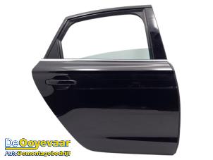 Używane Drzwi prawe tylne wersja 4-drzwiowa Audi A6 (C7) 3.0 TDI V6 24V Cena € 149,99 Procedura marży oferowane przez Autodemontagebedrijf De Ooyevaar