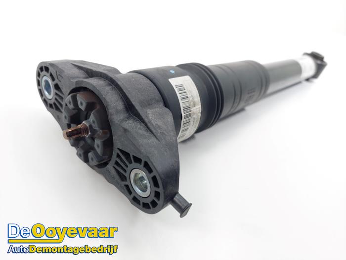 Stötdämparstång, vänster bak från en Peugeot 208 II (UB/UH/UP) 1.2 Vti 12V PureTech 100 2020