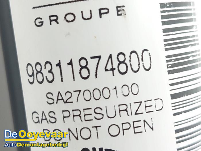 Stötdämparstång, vänster bak från en Peugeot 208 II (UB/UH/UP) 1.2 Vti 12V PureTech 100 2020