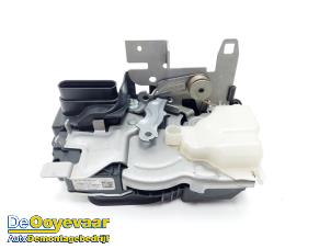 Begagnade Dörrmekanism, 4-dörrars, höger bak Lynk &amp; Co 01 1.5 PHEV Pris € 89,99 Marginaltabell erbjuds av Autodemontagebedrijf De Ooyevaar