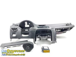Gebruikte Airbag set + dashboard Mercedes GLA (156.9) 1.6 180 16V Prijs € 699,99 Margeregeling aangeboden door Autodemontagebedrijf De Ooyevaar
