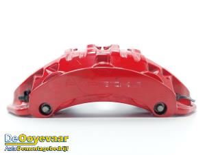 Begagnade Främre bromsok, höger Porsche Taycan (Y1A) 4S Pris € 299,99 Marginaltabell erbjuds av Autodemontagebedrijf De Ooyevaar