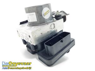 Używane Pompa ABS Honda Jazz (GK/GP) 1.3 -i-VTEC 16V Cena € 75,00 Procedura marży oferowane przez Autodemontagebedrijf De Ooyevaar