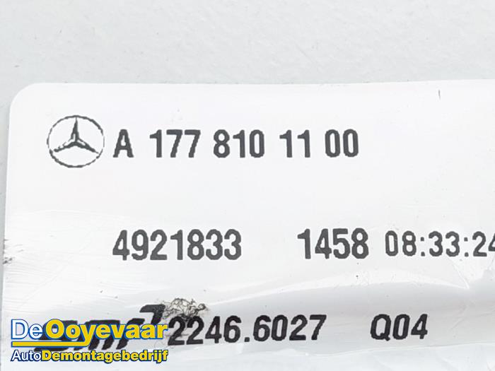 Skärmspegel, vänster från en Mercedes-Benz A (177.0) 1.3 A-200 Turbo 16V 2018