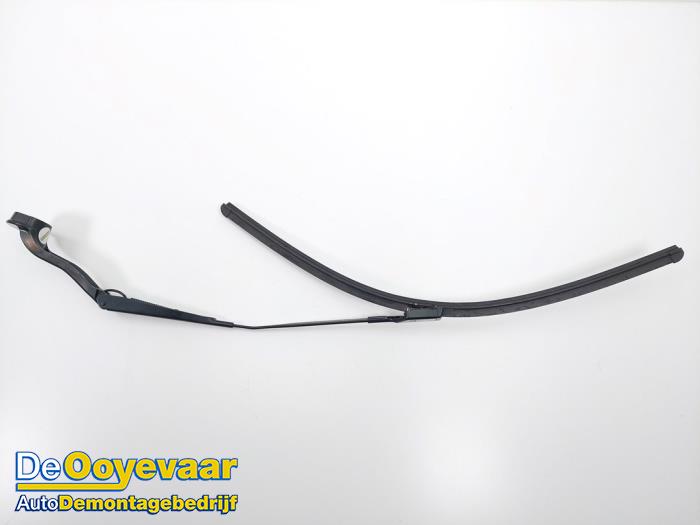 Främre torkararm från en Renault Scénic IV (RFAJ) 1.5 Energy dCi 110 2016