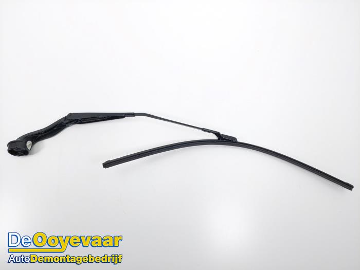 Främre torkararm från en Renault Scénic IV (RFAJ) 1.5 Energy dCi 110 2016