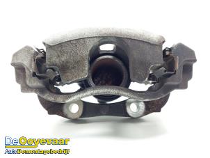 Begagnade Främre bromsok, höger Peugeot 208 II (UB/UH/UP) 1.2 Vti 12V PureTech 75 Pris € 25,00 Marginaltabell erbjuds av Autodemontagebedrijf De Ooyevaar