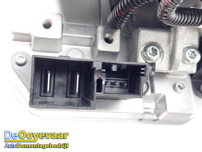 Elservostyrningsenhet från en Volkswagen Polo VI (AW1) 1.0 TSI 12V 2018