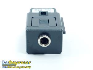 Begagnade AUX/USB-anslutning Volkswagen Tiguan (AD1) 1.4 TSI 16V Pris € 5,00 Marginaltabell erbjuds av Autodemontagebedrijf De Ooyevaar