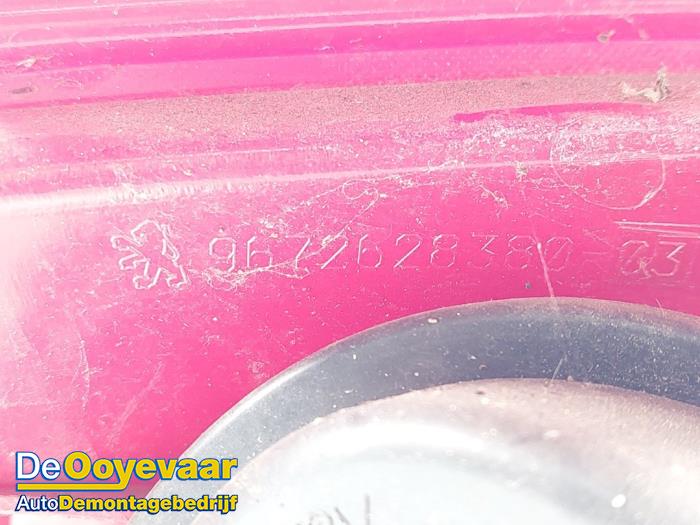 Achterlicht rechts van een Peugeot 208 I (CA/CC/CK/CL) 1.2 Vti 12V PureTech 82 2014