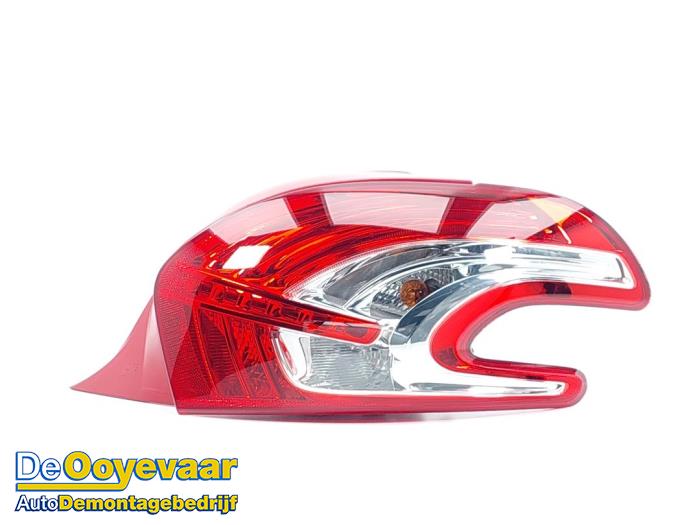 Achterlicht rechts van een Peugeot 208 I (CA/CC/CK/CL) 1.2 Vti 12V PureTech 82 2014