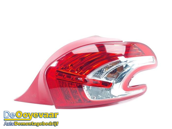 Achterlicht rechts van een Peugeot 208 I (CA/CC/CK/CL) 1.2 Vti 12V PureTech 82 2014