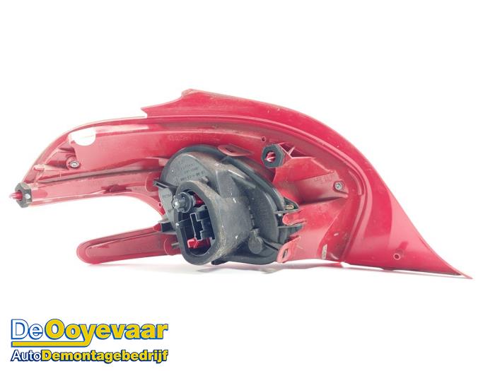 Achterlicht rechts van een Peugeot 208 I (CA/CC/CK/CL) 1.2 Vti 12V PureTech 82 2014