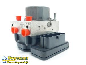 Używane Pompa ABS Dacia Sandero II 0.9 TCE 12V LPG Cena € 99,99 Procedura marży oferowane przez Autodemontagebedrijf De Ooyevaar