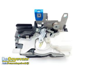 Begagnade Dörrmekanism, 4-dörrars, höger bak Lynk &amp; Co 01 1.5 PHEV Pris € 89,99 Marginaltabell erbjuds av Autodemontagebedrijf De Ooyevaar