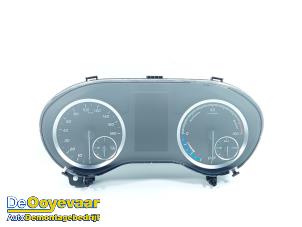 Begagnade Instrumentpanel Mercedes eVito Tourer (447.7) 41 kWh Pris € 399,99 Marginaltabell erbjuds av Autodemontagebedrijf De Ooyevaar