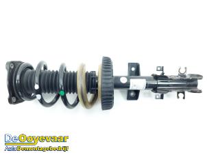 Używane Amortyzator prawy przód Mercedes eVito Tourer (447.7) 41 kWh Cena € 89,99 Procedura marży oferowane przez Autodemontagebedrijf De Ooyevaar