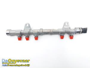 Begagnade Bränsleinsprutningsmunstycke Opel Corsa E 1.3 CDTi 16V ecoFLEX Pris € 19,99 Marginaltabell erbjuds av Autodemontagebedrijf De Ooyevaar