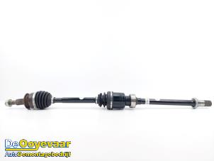 Gebruikte Aandrijfas rechts-voor Mazda 6 SportBreak (GJ/GH/GL) 2.0 SkyActiv-G 165 16V Prijs € 199,99 Margeregeling aangeboden door Autodemontagebedrijf De Ooyevaar