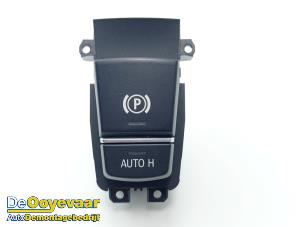 Begagnade Brytare, parkeringsbroms BMW 6 serie (F13) 650i xDrive V8 32V Pris € 9,99 Marginaltabell erbjuds av Autodemontagebedrijf De Ooyevaar