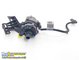 Gebruikte Extra waterpomp BMW 6 serie (F13) 650i xDrive V8 32V Prijs € 59,99 Margeregeling aangeboden door Autodemontagebedrijf De Ooyevaar