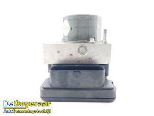 Używane Pompa ABS Mercedes A (W176) 1.6 A-180 16V Cena € 65,00 Procedura marży oferowane przez Autodemontagebedrijf De Ooyevaar