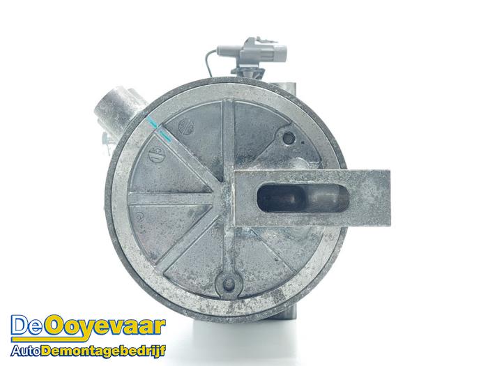 Luftkonditioneringspump från en Suzuki Celerio (LF) 1.0 12V Dualjet 2015