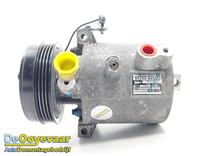 Luftkonditioneringspump från en Suzuki Celerio (LF) 1.0 12V Dualjet 2015