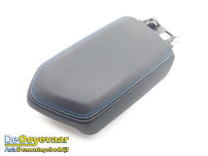 Begagnade Armstöd Lynk &amp; Co 01 1.5 PHEV Pris € 59,99 Marginaltabell erbjuds av Autodemontagebedrijf De Ooyevaar