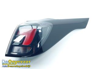 Gebruikte Achterlicht rechts Opel Crossland (X) 1.2 Turbo 12V Prijs € 99,99 Margeregeling aangeboden door Autodemontagebedrijf De Ooyevaar