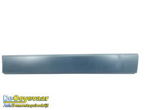 Gebruikte Sierstrip Renault Trafic (1FL/2FL/3FL/4FL) 1.6 dCi 95 Prijs € 15,00 Margeregeling aangeboden door Autodemontagebedrijf De Ooyevaar