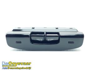 Begagnade Brytare, eldrivna fönster Volvo EX30 Single Motor Extended Range 69 kWh Pris € 29,99 Marginaltabell erbjuds av Autodemontagebedrijf De Ooyevaar