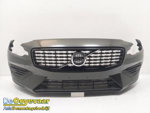 Begagnade Främre stötfångare Volvo V60 II (ZW) 2.0 B3 16V Mild Hybrid Pris € 1.049,99 Marginaltabell erbjuds av Autodemontagebedrijf De Ooyevaar