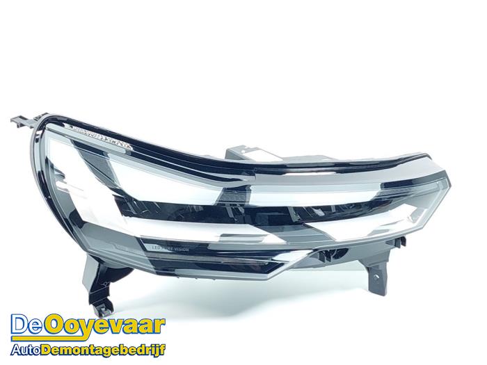 Koplamp rechts van een Renault Captur II (RJB) 1.6 E-Tech 145 2024