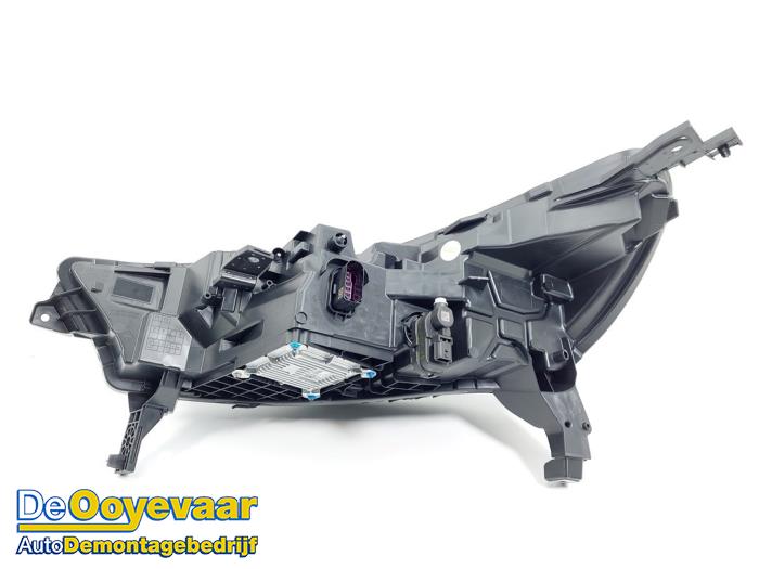 Koplamp rechts van een Renault Captur II (RJB) 1.6 E-Tech 145 2024