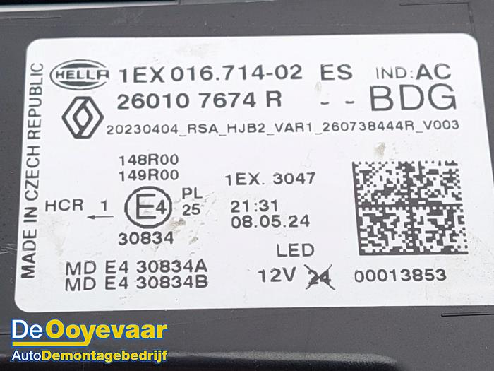 Koplamp rechts van een Renault Captur II (RJB) 1.6 E-Tech 145 2024