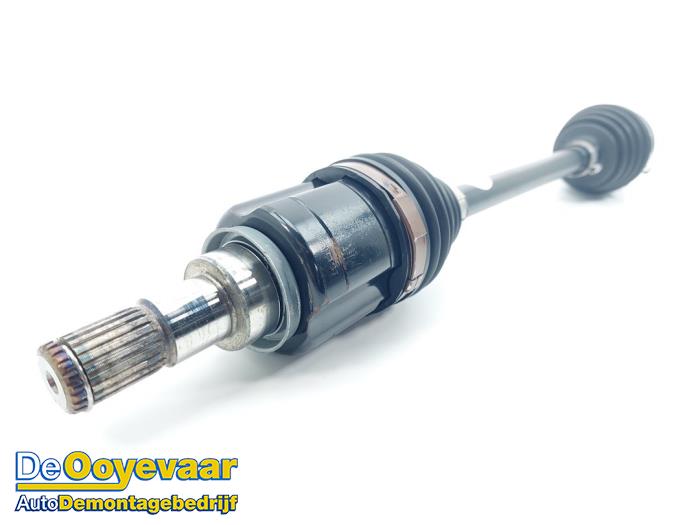 Drivaxel, vänster fram från en Suzuki Ignis (MF) 1.2 Dual Jet 16V Smart Hybrid 2017