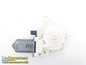 Gebruikte Portierruitmotor Mercedes CLA Shooting Brake (118.6) 1.3 CLA-180 Turbo 16V Prijs € 35,00 Margeregeling aangeboden door Autodemontagebedrijf De Ooyevaar